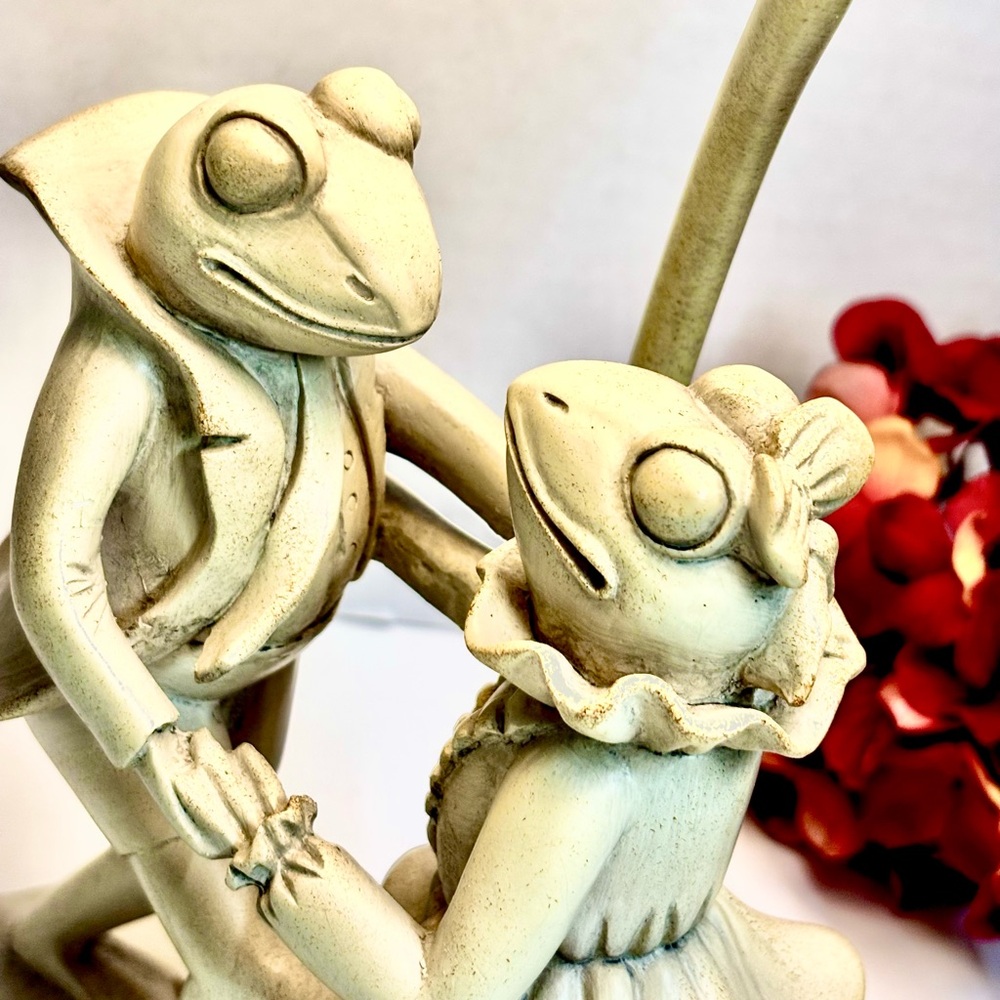 Original, Vintage Dancing, Prince & Princess Frog, Lily Pad Table Lamp 1970s - Picture 3 of 10